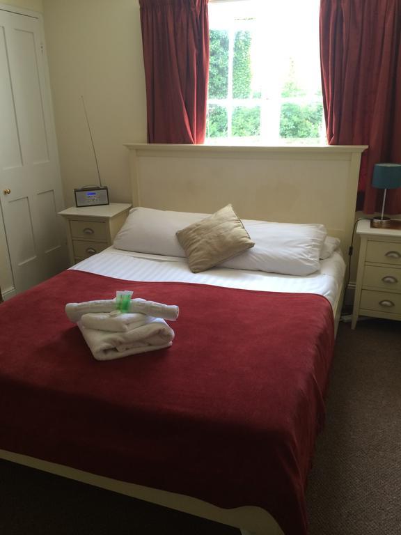 Hewitts Hotel And Restaurant Newport  Room photo