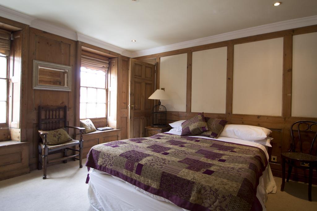 Hewitts Hotel And Restaurant Newport  Room photo